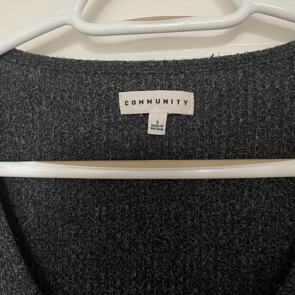 Aritzia Community Longsleeve V-Neck Top SMALL